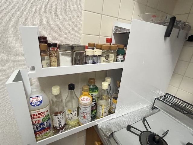 筆者の家のタワー隠せる調味料ラック2段