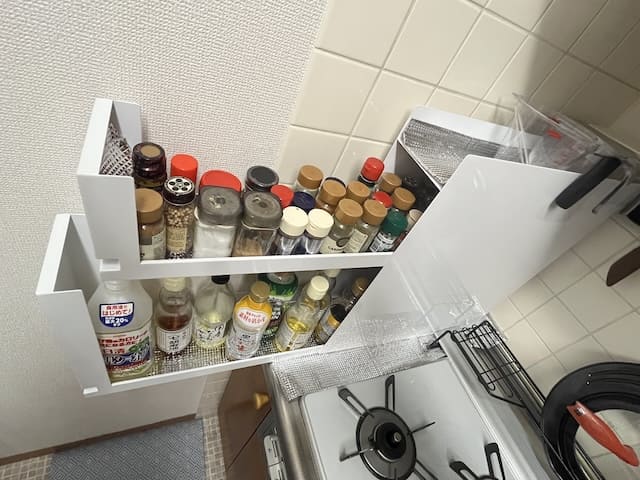 筆者の家のタワー隠せる調味料ラック2段